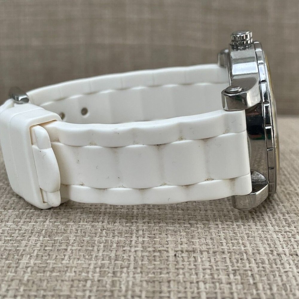 Juicy Couture Ladies Wrist Watch Crytals Accent Face White Rubber Band Quartz - Picture 11 of 12